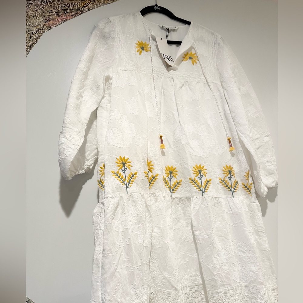 NWOT Zara white and yellow daisy flowers maxi caftan long sleeve dress Large